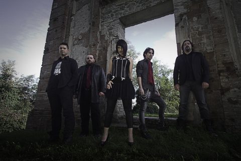 FRAGMENTS, IL MONDO DENTRO ALLO SPECCHIO. ESCE L’ALBUM D’ESORDIO DEI BLACKDAHLIA PER AREASONICA RECORDS E LE EDIZIONI DI MATERIALI MUSICALI.