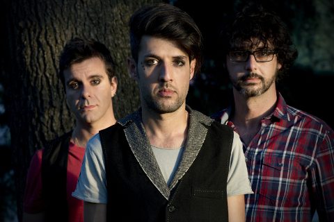 APPUNTAMENTO LIVE CON I SANTARE’: LA PRESENTAZIONE DI ‘AD OCCHI APERTI NEL BUIO’ A ‘GIOVEDI’ ON STAGE’